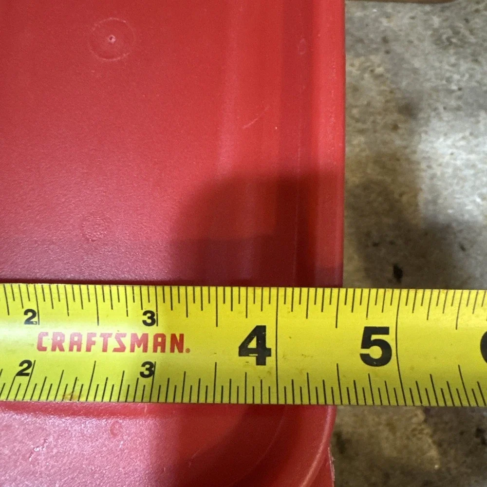 Rubbermaid 7N04 Red 21 21.1 Cup Dry Food Storage‎ Container with Lid
